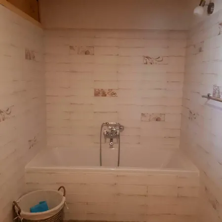 Pomnenka Komorní Lhotka